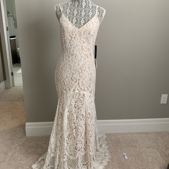 SOLD-LULUS || “Flynn” Lace max dress NWT - Picture 6 of 12